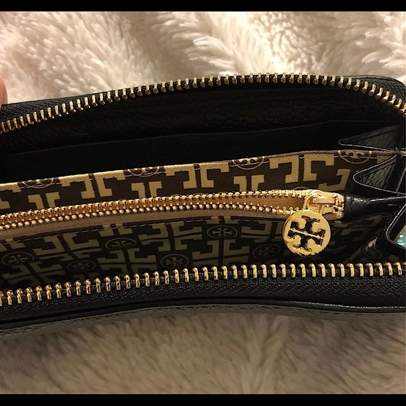 Tory Burch REVA Wallet LIKE NEW - Picture 3 of 4